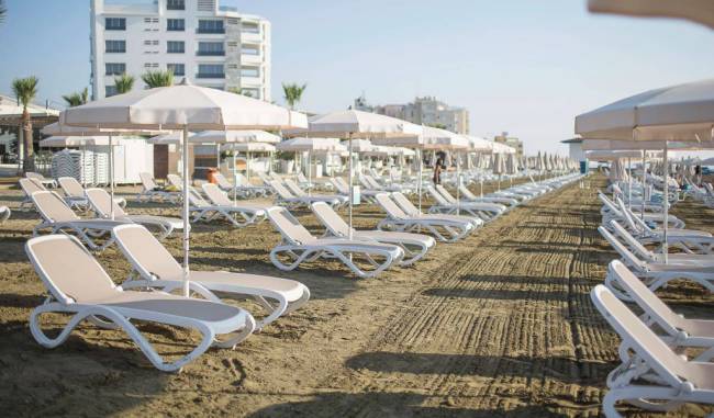 Шезлонг-лежак пластиковый Omega белый, тортора 1700-1945х690х910 мм