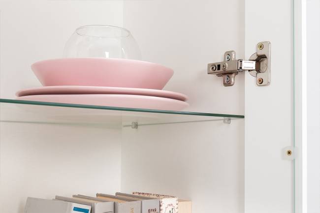 Комод для ТВ-аппаратуры с навесной полкой и широкий сервант Валенсия цвет белый шагрень