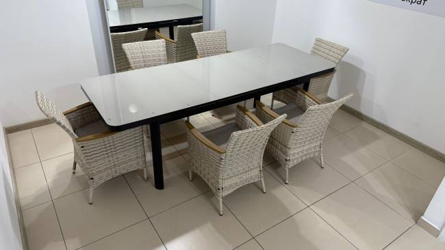 LUDWIG + AMELIA обеденный комплект бежевого цвета