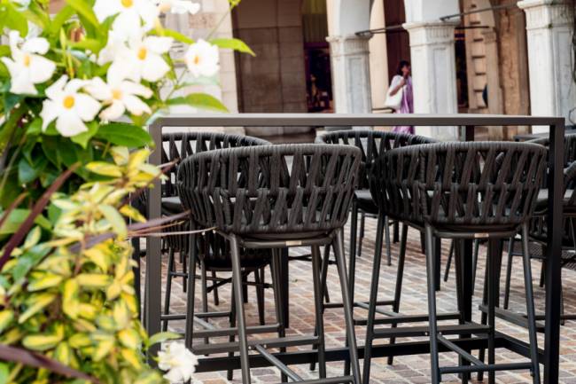 Кресло барное плетеное с подушкой Tahiti черный, темно-серый, черный 560х570х1040 мм