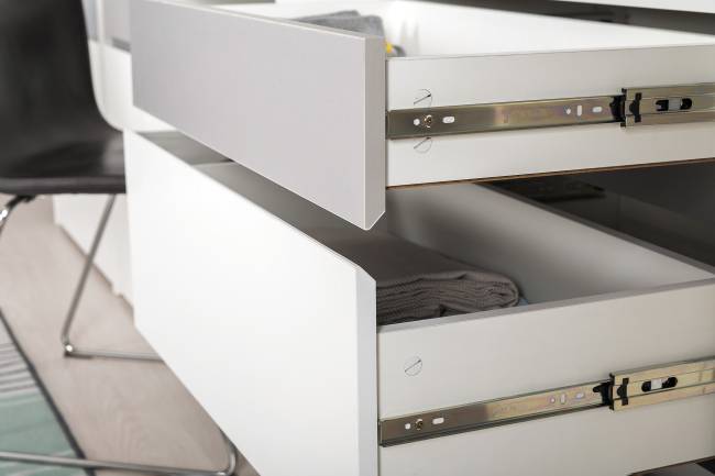 Два письменных стола и два комода Торонто цвет белый шагрень/стальной серый Два письменных стола и два комода Торонто цвет белый шагрень/стальной серый