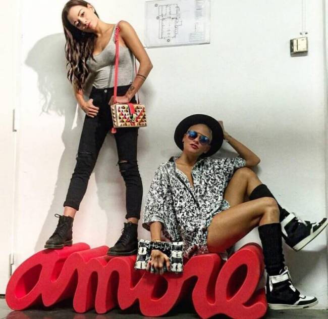 Скамья пластиковая дизайнерская Amore Standard пламенный красный 1450х380х450 мм