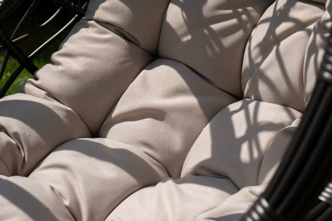 "Венеция" подвесное кресло-кокон из искусственного ротанга, цвет бронзовый с бежевой подушкой "Венеция" подвесное кресло-кокон из искусственного ротанга, цвет бронзовый с бежевой подушкой